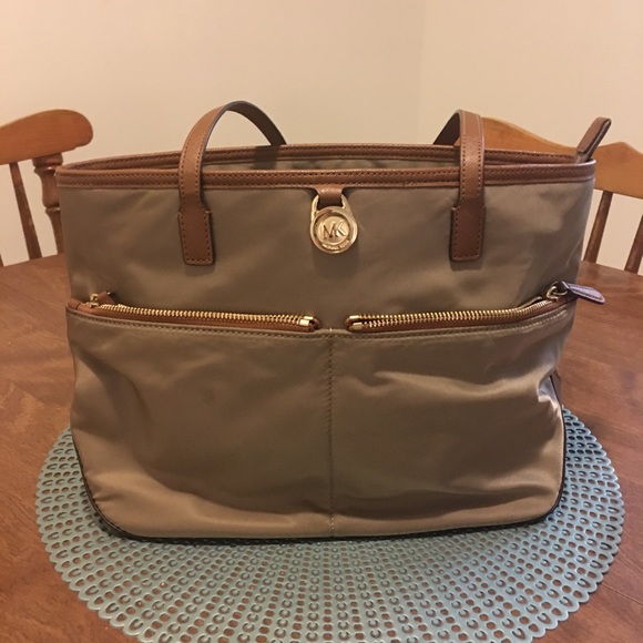 Michael Kors Handbags - Micheal Kors Purse